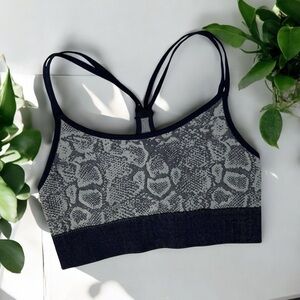 Bombshell Sportswear Seamless Sports Bra Size XS Navy Blue Snakeskin Twin Straps